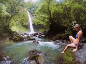Private Hanging Bridges and La Fortuna Waterfall Tour with Lunch