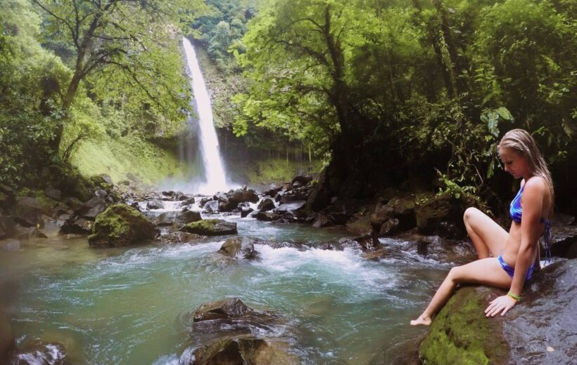 Private Hanging Bridges and La Fortuna Waterfall Tour with Lunch